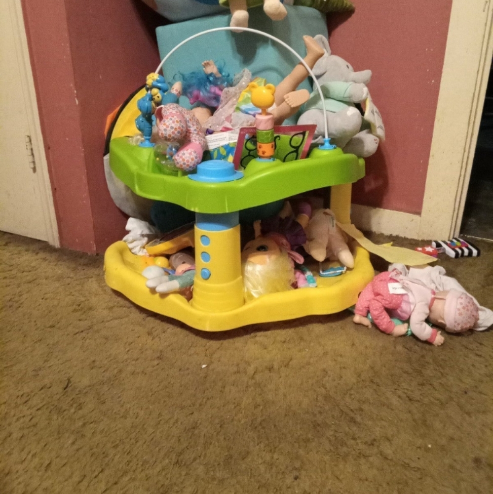 A baby's Exersaucer